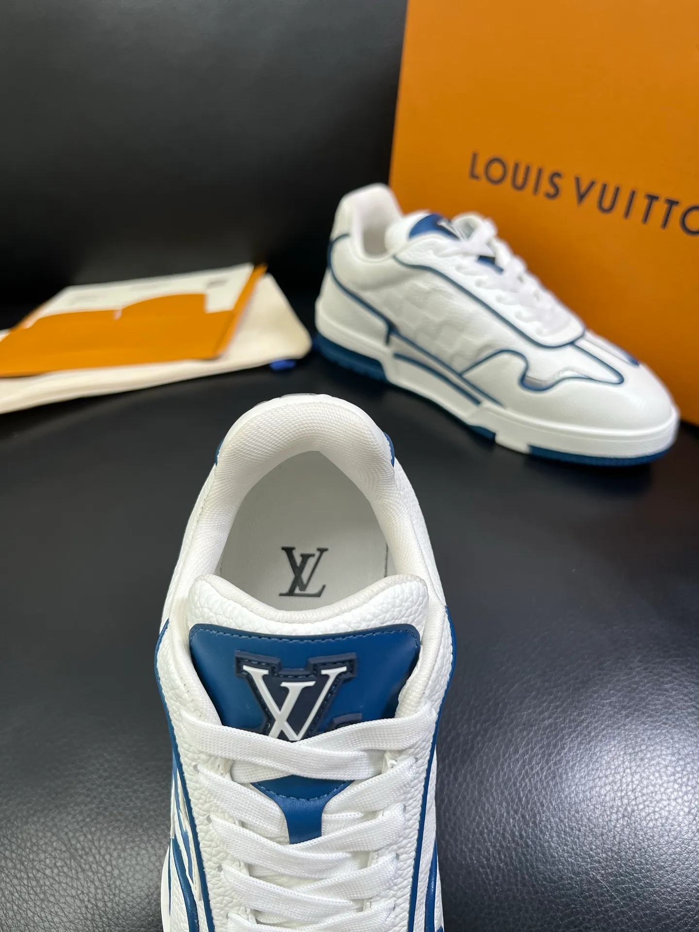 Men's shoes💰840 Lv 🔍Top purchasing agent🇮🇹 Louis Vuitton, the sports sneaker counter is synchronized, the uppers are imported from Italy, high-quality splicing colorful and complex crafts, the imported mesh padding is soft and comfortable, soles: original soles specially provided by the original factory, T men's men's shoes 💰U exclusive movable molded soles are super comfortable, original factory and single goods, 🔍🔍high quality, you can enter and leave the counter at will, welcome to compare, code number 39-44 (customized 38 45) 85878